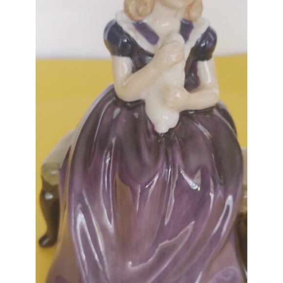 Vintage Royal Doulton Figurine "Affection" HN2238 1964 - Picture 8 of 9